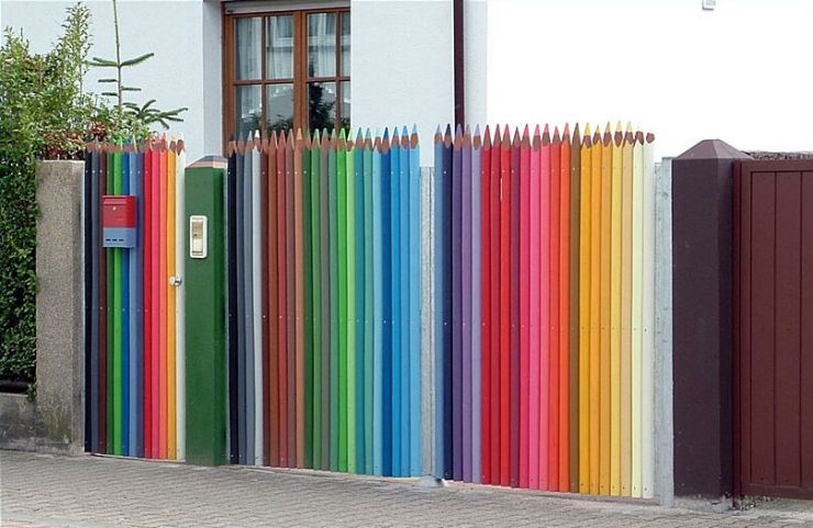 Забор из карандашей